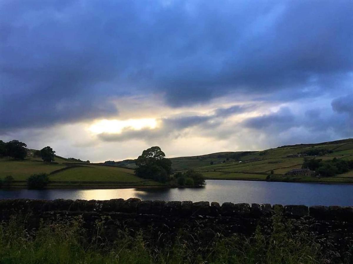 Bijou Cottage In Bronte Country With Wood-Burning Stove & Hot Tub Spa Haworth Esterno foto