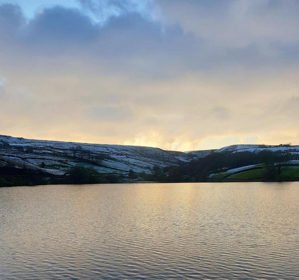 Bijou Cottage In Bronte Country With Wood-Burning Stove & Hot Tub Spa Haworth Esterno foto